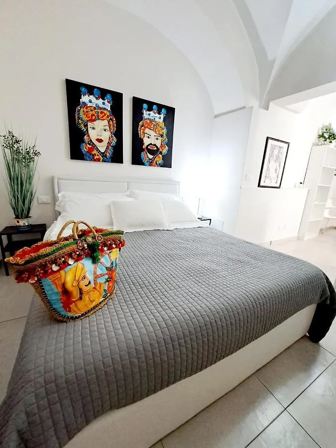 Scuto Home Catania 2*,  Italia
